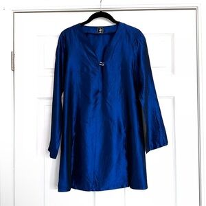 Relaxed Blue Tunic with Long Sleeves